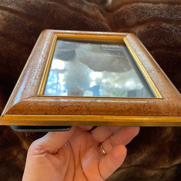 Picture This 9” x 7” Cork-Edge Photo Frame for 5”x7” Photos - Picture 3 of 7